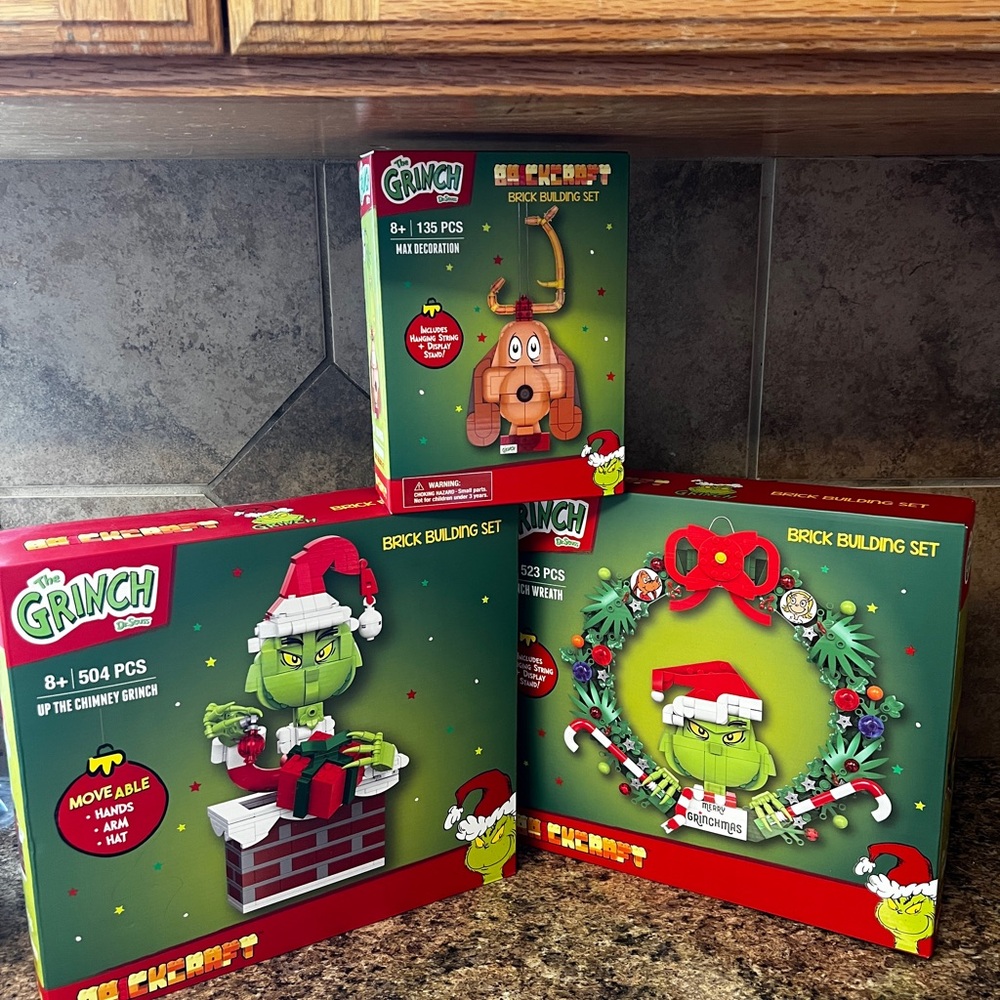 Brickcraft Dr. Seuss The Grinch Chimney, Max Building Set, Grinch Wreath, Lego